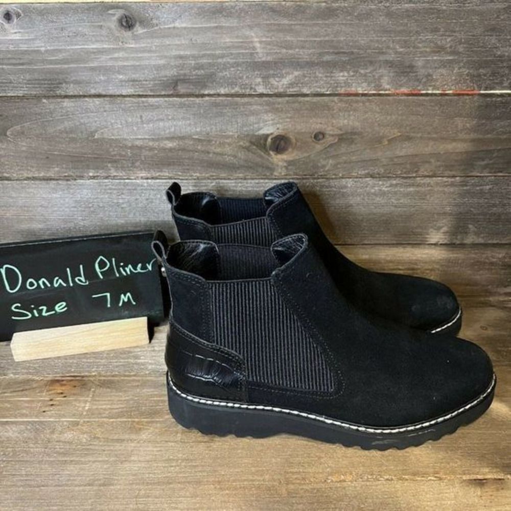 Womens Donald J Pliner Carsyn Black Suede Chelsea Ankle Boots Size 7 M EUC